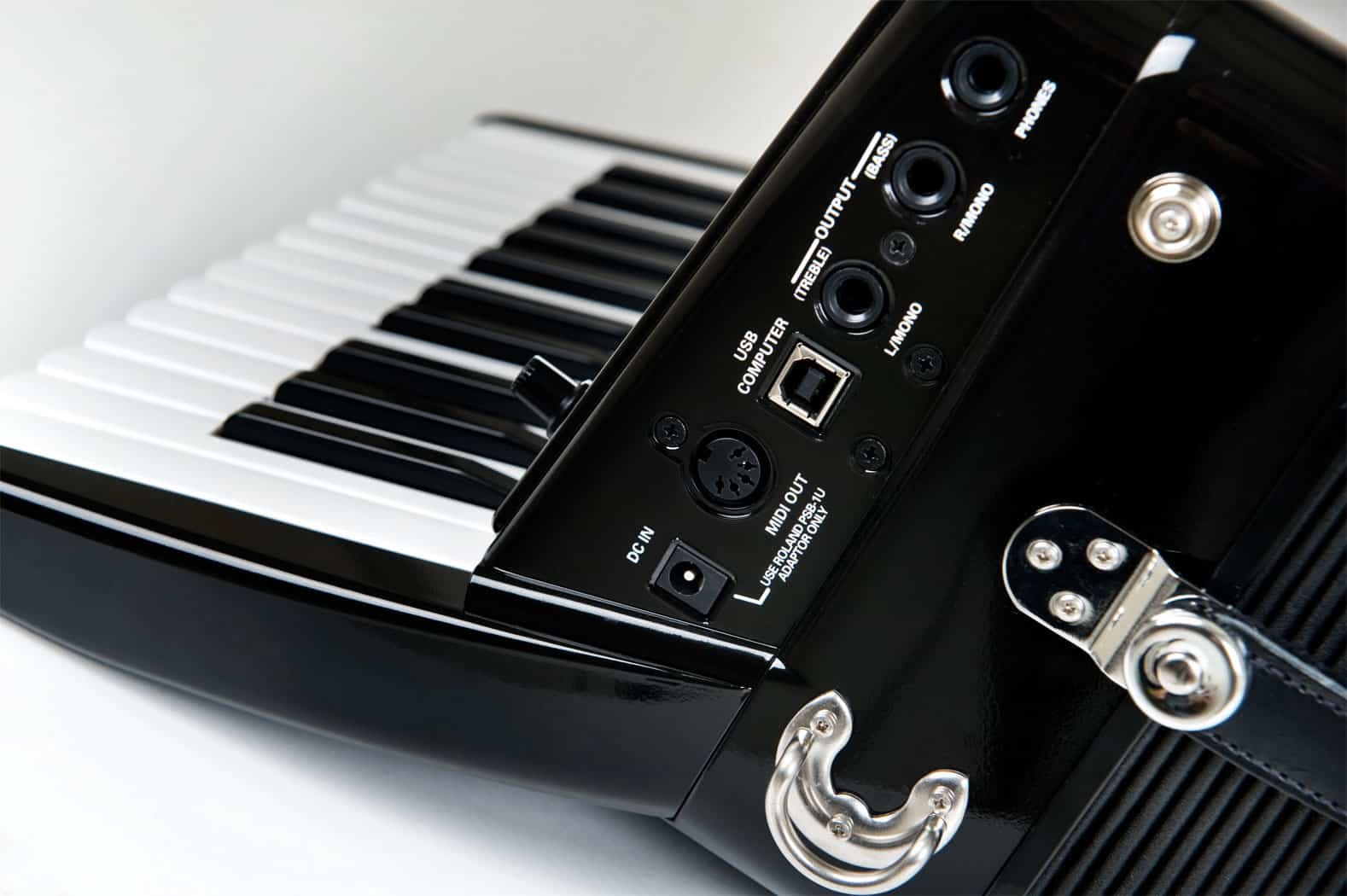 Roland FR 1x V Accordion inputs