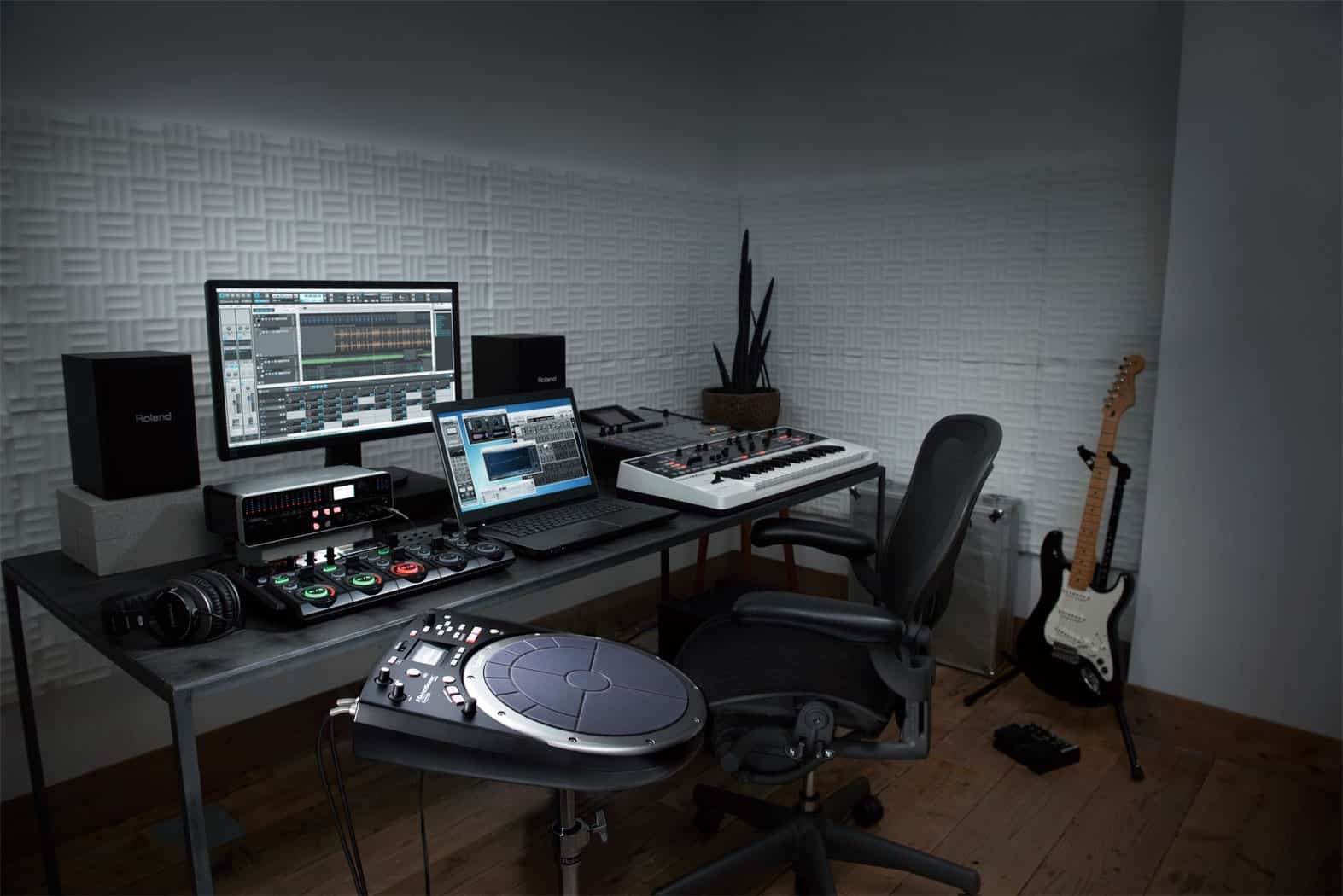 Roland HandSonic HPD 20 in studio
